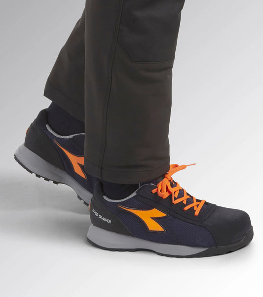 Scarpa Antinfortunistica Diadora Glove MDS S1P HRO SRC – Vitello Scamosciato e Mesh, Mass Damper Technology, Puntale Alluminio 200J, K Sole, Plantare PU Foam Carboni Attivi