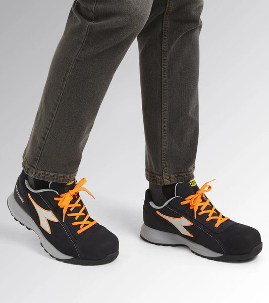 Scarpa Antinfortunistica Diadora Glove MDS S3 HRO SRC – Nubuck Silk Idrorepellente, Mass Damper Technology, Puntale Alluminio 200J, K Sole, Plantare PU Foam Carboni Attivi